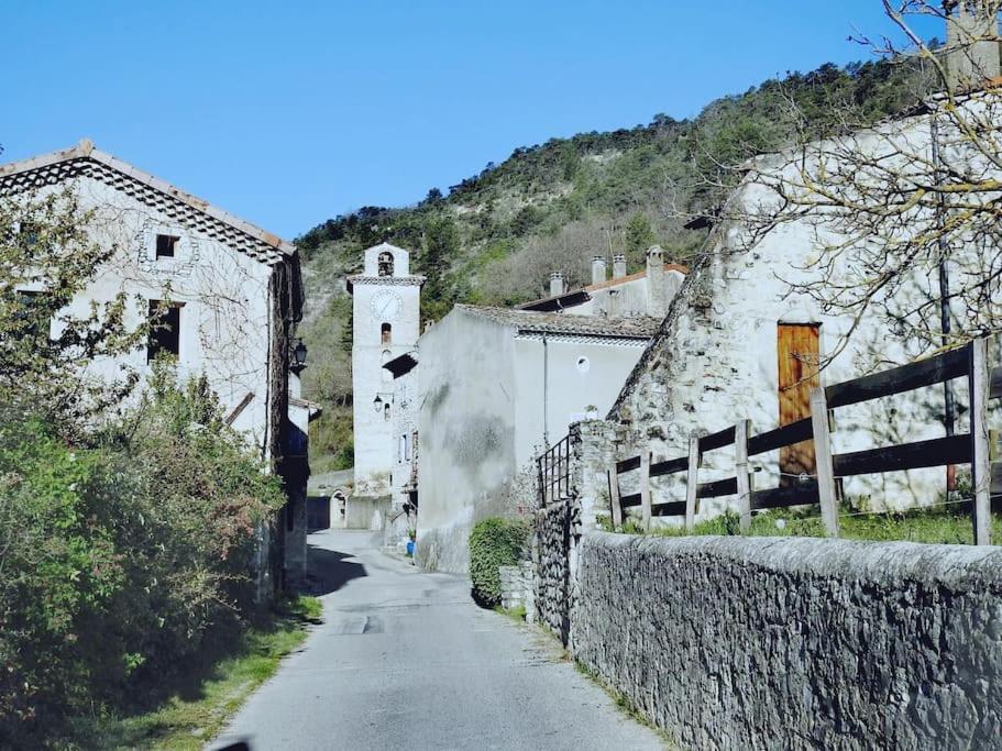 Gite Le Chaudron 1 A 7Pers Avec Piscine Vila Montclar-sur-Gervanne Exterior foto